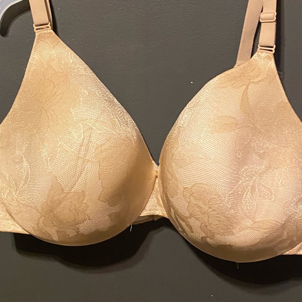 Cacique lightly lined T-shirt bra  44 DD